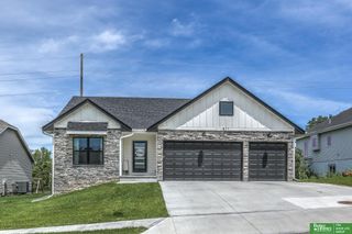 811 Grandview Drive, Louisville, NE 68037