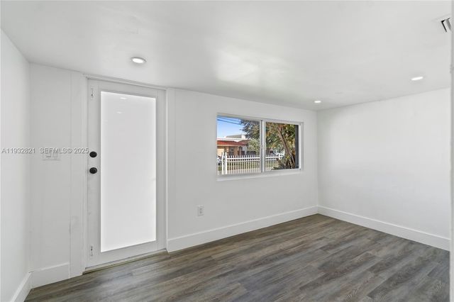 5658 SW 1st St, Miami, FL 33134