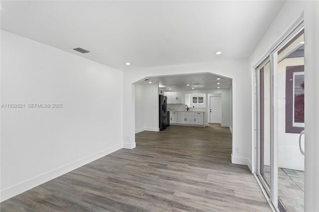 5658 SW 1st St, Miami, FL 33134