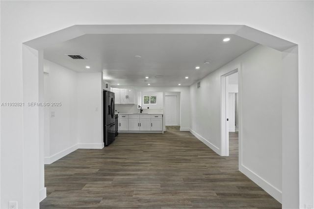 5658 SW 1st St, Miami, FL 33134