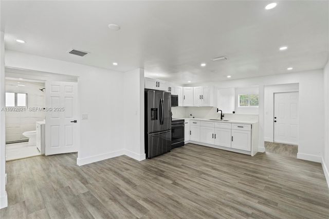 5658 SW 1st St, Miami, FL 33134