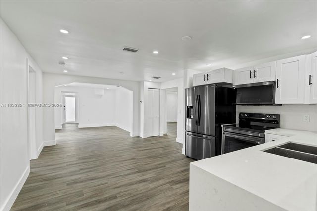 5658 SW 1st St, Miami, FL 33134