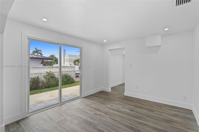 5658 SW 1st St, Miami, FL 33134