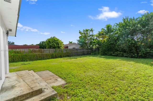 5658 SW 1st St, Miami, FL 33134