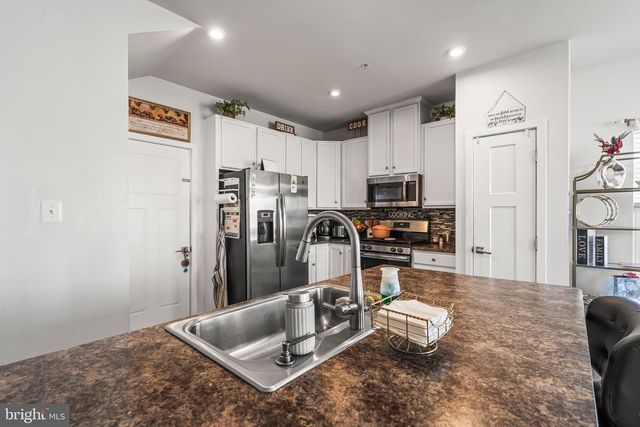 18214 BROWNSTONE PL, Hagerstown, MD 21740