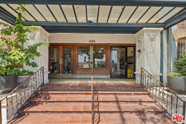 4125 S Figueroa Street 302, Los Angeles, CA 90037