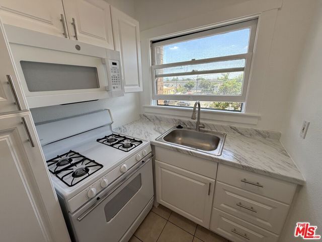 4125 S Figueroa Street 302, Los Angeles, CA 90037