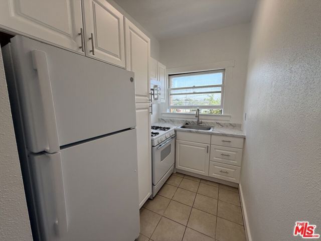 4125 S Figueroa Street 302, Los Angeles, CA 90037