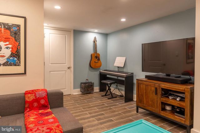 2611 W THOMPSON ST, Philadelphia, PA 19121