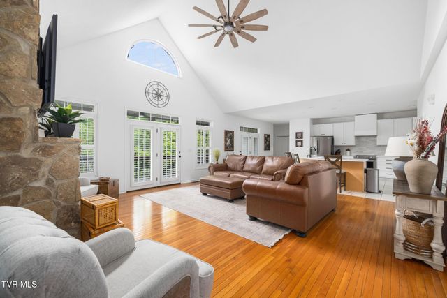 205 Summer Rose Lane, Johnson City, TN 37601