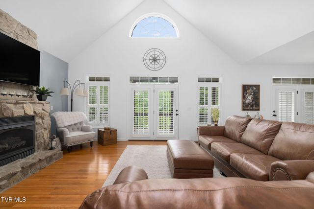 205 Summer Rose Lane, Johnson City, TN 37601