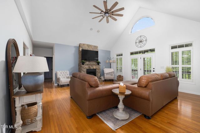 205 Summer Rose Lane, Johnson City, TN 37601