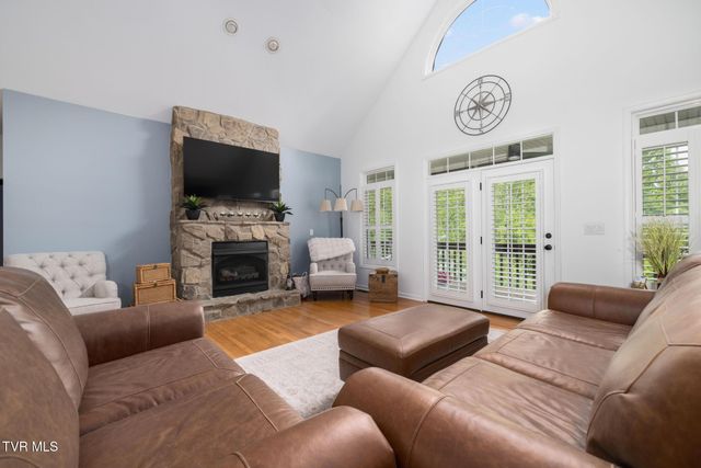 205 Summer Rose Lane, Johnson City, TN 37601