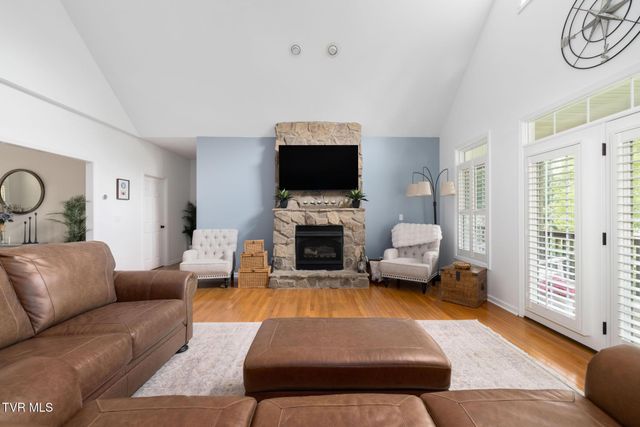 205 Summer Rose Lane, Johnson City, TN 37601