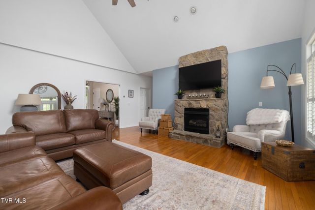 205 Summer Rose Lane, Johnson City, TN 37601