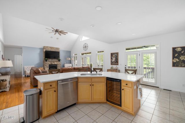 205 Summer Rose Lane, Johnson City, TN 37601
