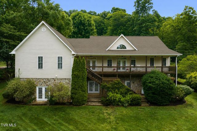 205 Summer Rose Lane, Johnson City, TN 37601