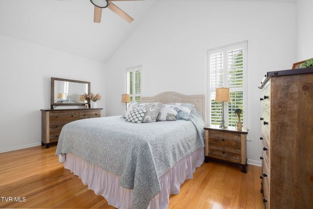 205 Summer Rose Lane, Johnson City, TN 37601