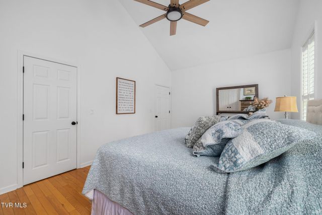205 Summer Rose Lane, Johnson City, TN 37601