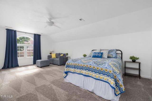 205 Summer Rose Lane, Johnson City, TN 37601