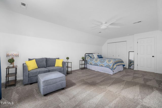 205 Summer Rose Lane, Johnson City, TN 37601