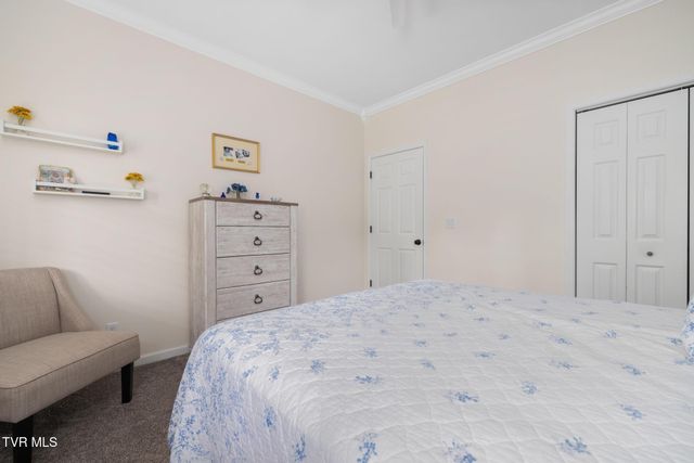 205 Summer Rose Lane, Johnson City, TN 37601