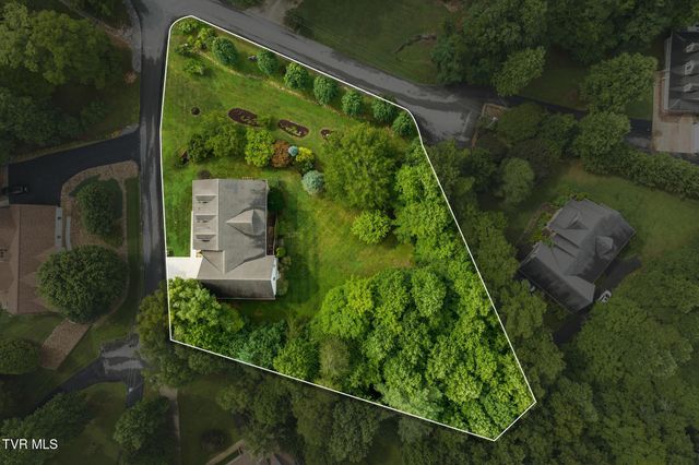 205 Summer Rose Lane, Johnson City, TN 37601
