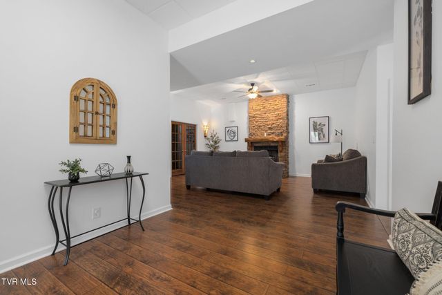 205 Summer Rose Lane, Johnson City, TN 37601