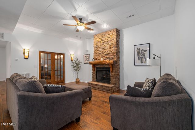 205 Summer Rose Lane, Johnson City, TN 37601