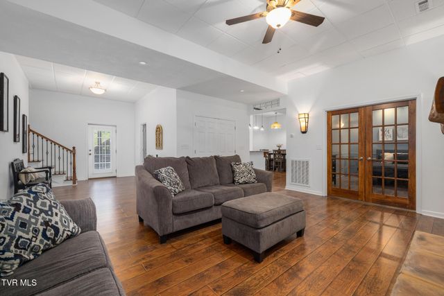 205 Summer Rose Lane, Johnson City, TN 37601