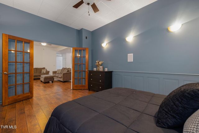 205 Summer Rose Lane, Johnson City, TN 37601