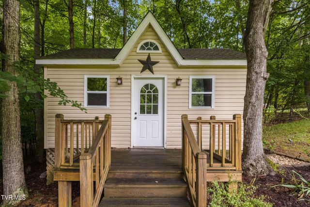 205 Summer Rose Lane, Johnson City, TN 37601