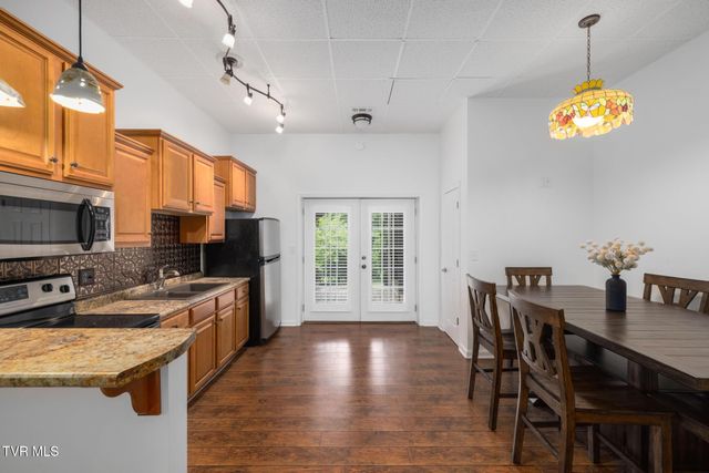 205 Summer Rose Lane, Johnson City, TN 37601
