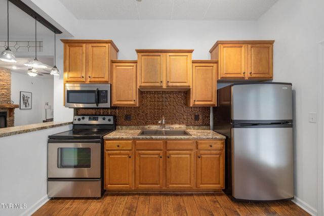 205 Summer Rose Lane, Johnson City, TN 37601