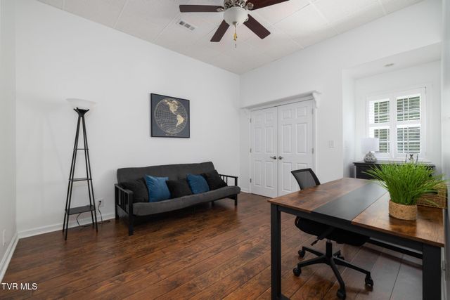 205 Summer Rose Lane, Johnson City, TN 37601