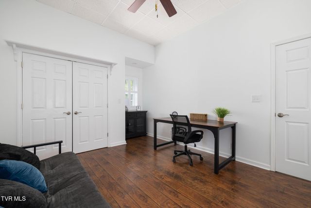 205 Summer Rose Lane, Johnson City, TN 37601