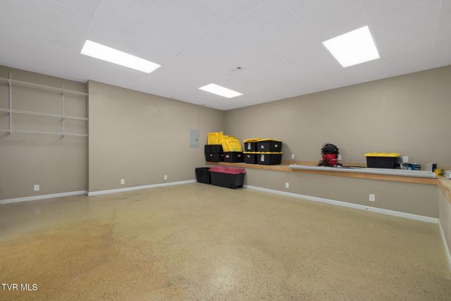 205 Summer Rose Lane, Johnson City, TN 37601