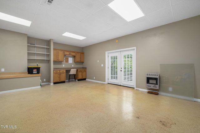 205 Summer Rose Lane, Johnson City, TN 37601
