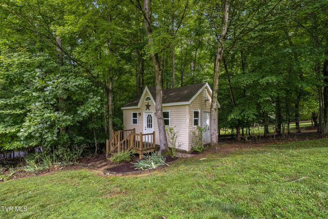 205 Summer Rose Lane, Johnson City, TN 37601