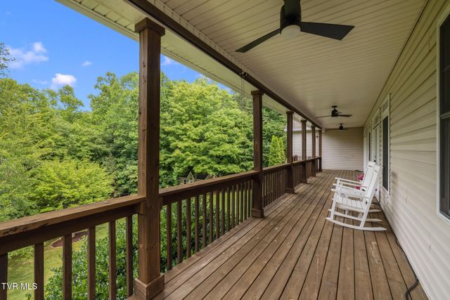 205 Summer Rose Lane, Johnson City, TN 37601