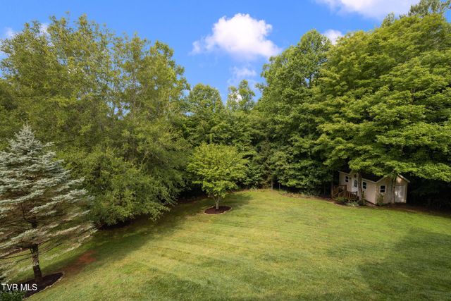 205 Summer Rose Lane, Johnson City, TN 37601