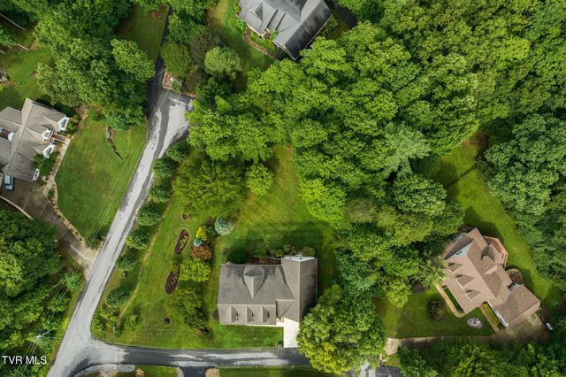 205 Summer Rose Lane, Johnson City, TN 37601