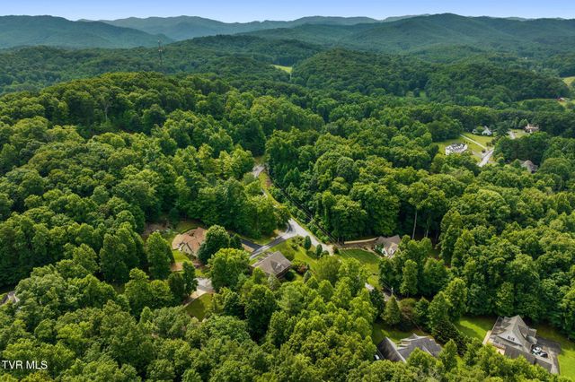 205 Summer Rose Lane, Johnson City, TN 37601