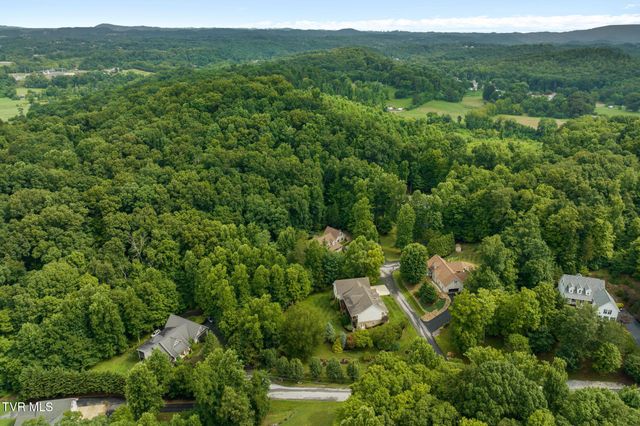 205 Summer Rose Lane, Johnson City, TN 37601