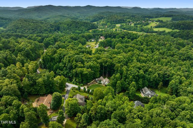 205 Summer Rose Lane, Johnson City, TN 37601