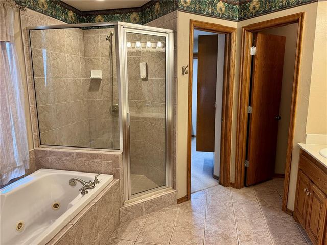 6505 Applewood Drive, Edmond, OK 73034