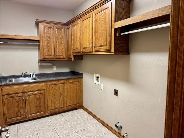 6505 Applewood Drive, Edmond, OK 73034