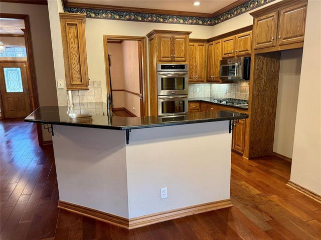 6505 Applewood Drive, Edmond, OK 73034