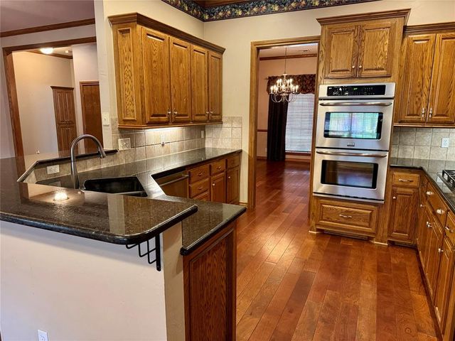 6505 Applewood Drive, Edmond, OK 73034