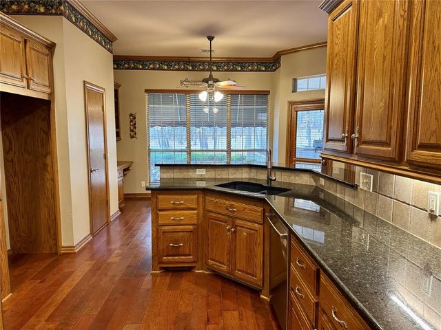 6505 Applewood Drive, Edmond, OK 73034